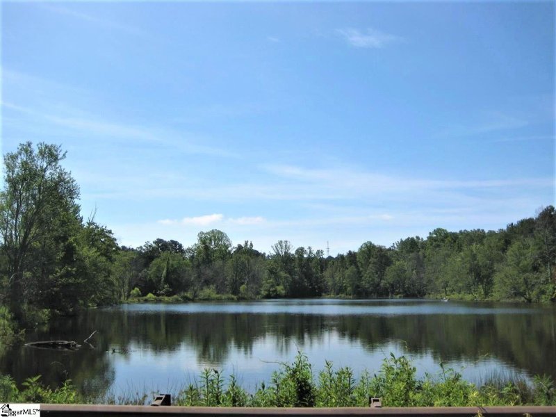 Property image 3 at 109 Crawford Lake Drive, Easley, SC 29642