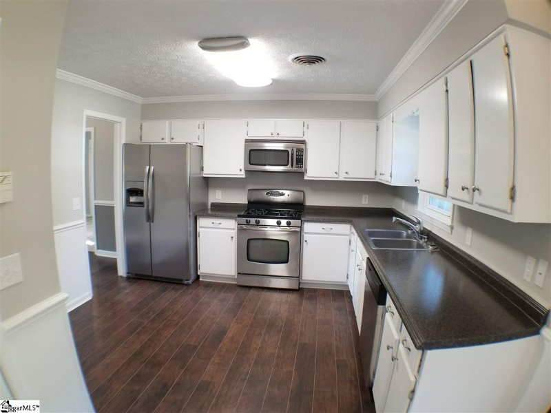 Property image 3 at 8 Dacus Drive, Williamston, SC 29697