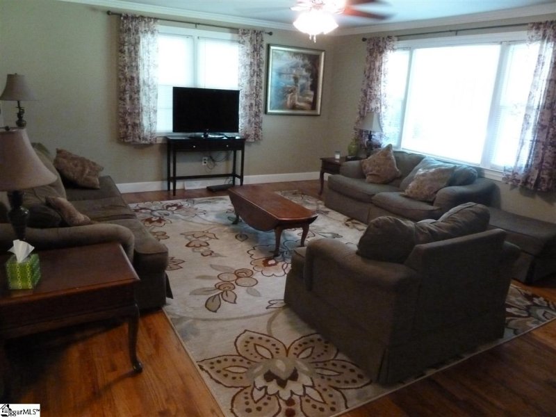 Property image 3 at 104 Woodridge Circle, Greenville, SC 29607