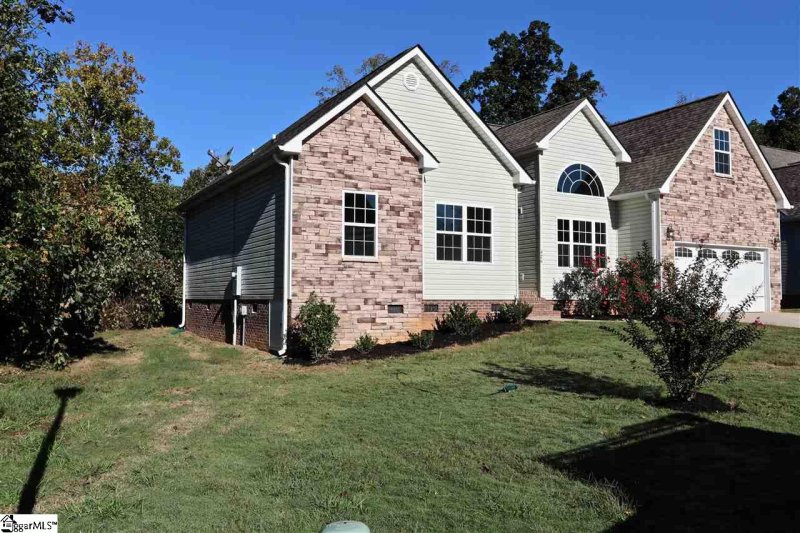 Property image 2 at 426 Winding Brook Court, Greenville, SC 29617