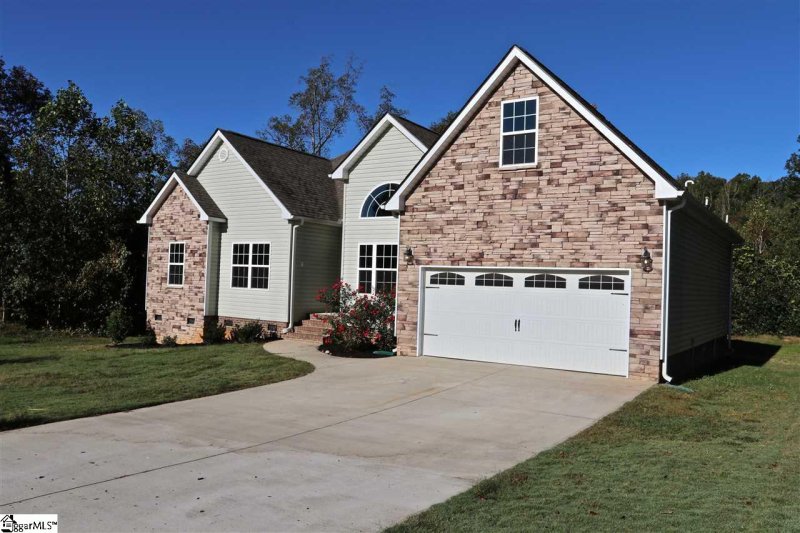 Property image 3 at 426 Winding Brook Court, Greenville, SC 29617
