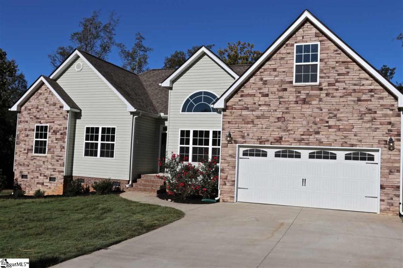 Property image 4 at 426 Winding Brook Court, Greenville, SC 29617