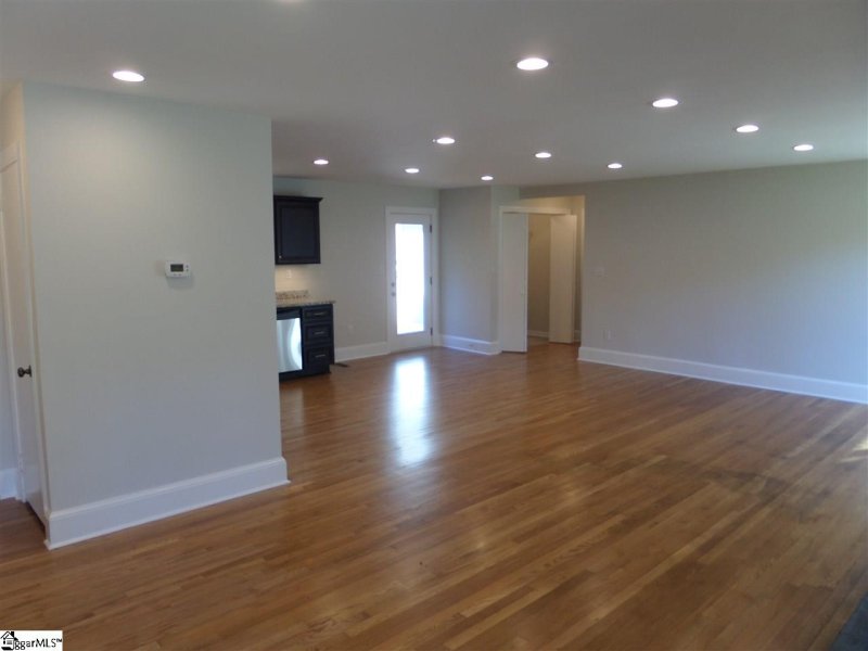 Property image 3 at 28 Cardinal Drive, Taylors, SC 29687