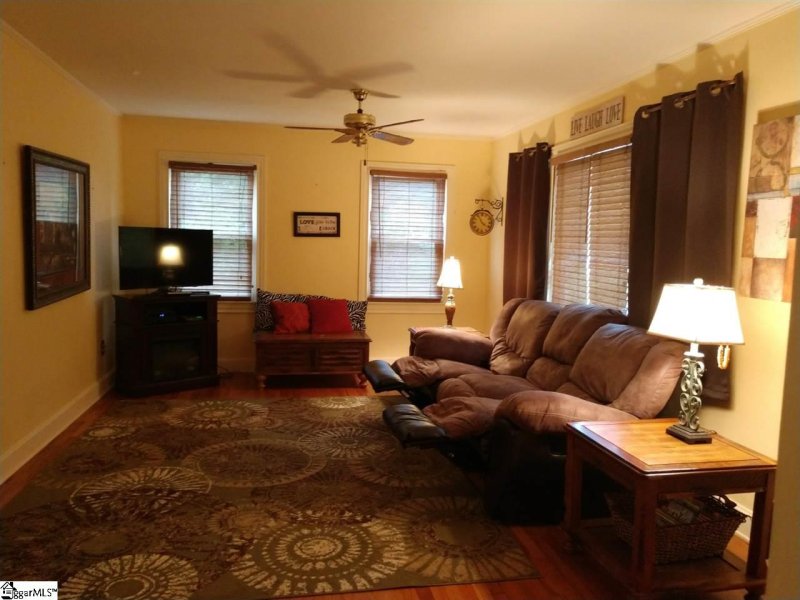 Property image 3 at 303 Courtney Circle, Greenville, SC 29617