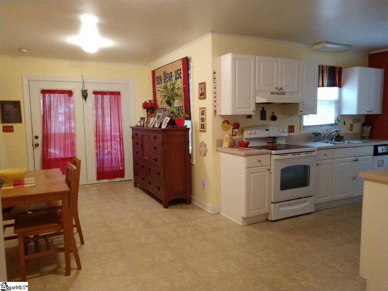 Property image 5 at 303 Courtney Circle, Greenville, SC 29617