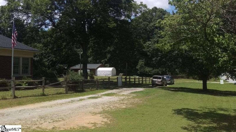 Property image 2 at 15 Maplecroft Street, Greenville, SC 29609