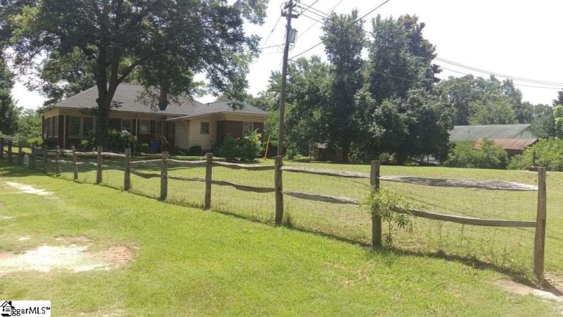 Property image 4 at 15 Maplecroft Street, Greenville, SC 29609