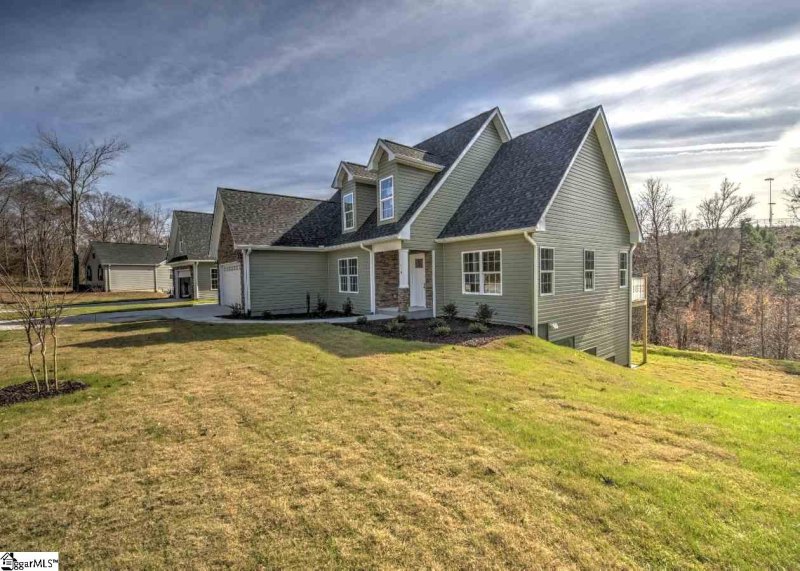 Property image 4 at 719 Rockcliff Street, Greenville, SC 29617