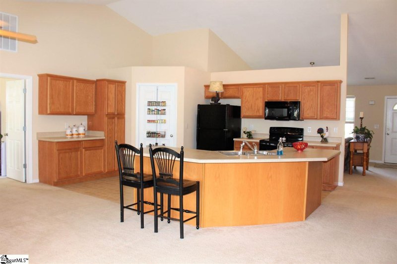 Property image 3 at 1 Spring Fellow Lane, Taylors, SC 29687