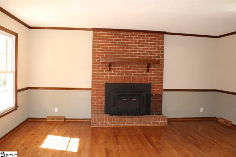 Property image 2 at 7 E Mill Court, Taylors, SC 29687