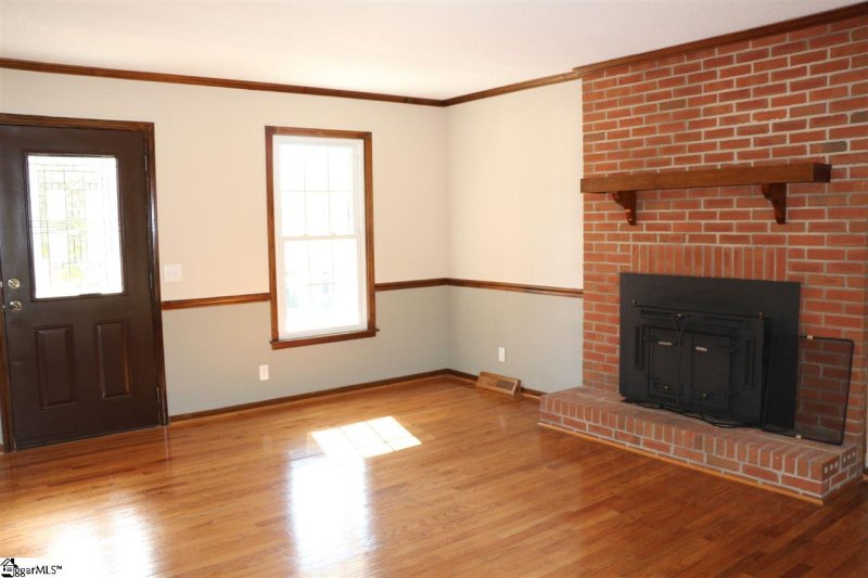 Property image 3 at 7 E Mill Court, Taylors, SC 29687