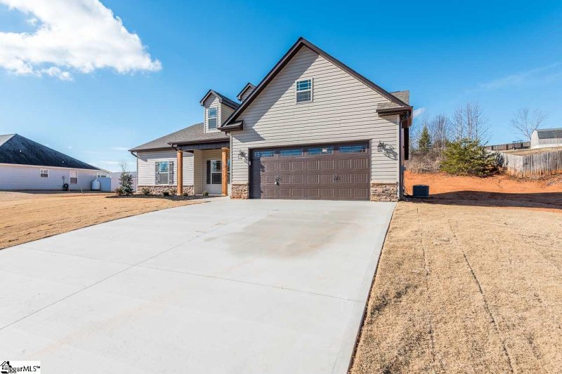 Property image 3 at 4 Calderwood Court, Greer, SC 29651