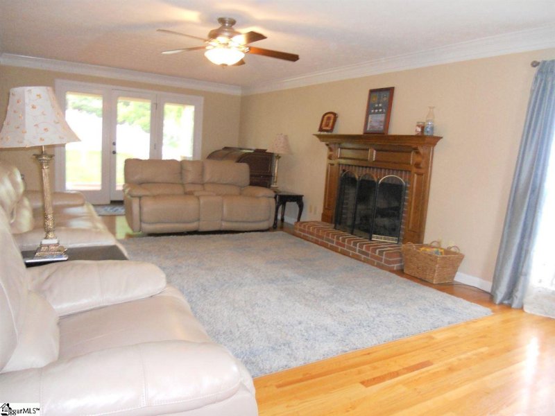 Property image 4 at 400 Glen Laurel Drive, Easley, SC 29642