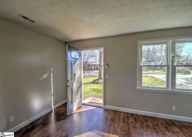 Property image 4 at 11 Melrose Road, Greenville, SC 29605-6129