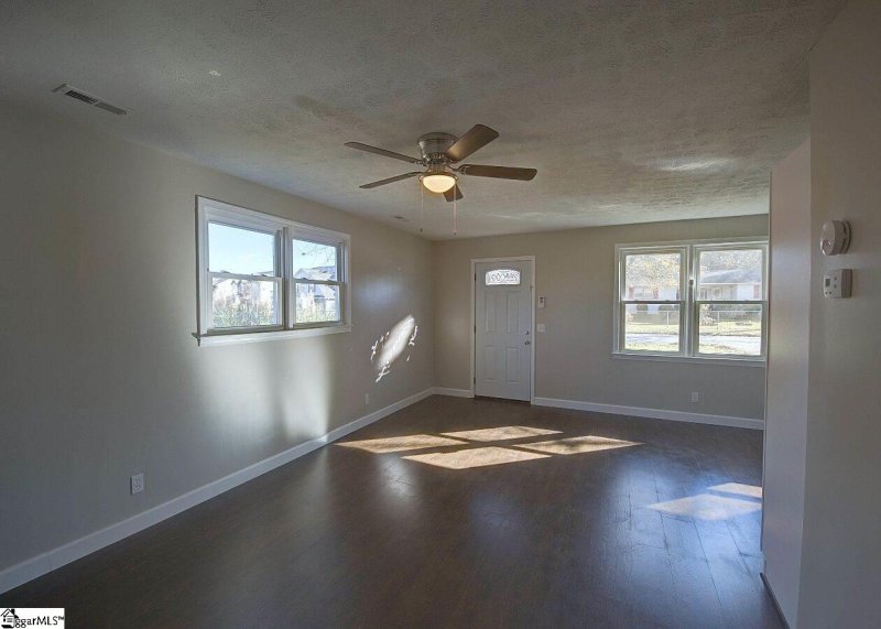 Property image 5 at 11 Melrose Road, Greenville, SC 29605-6129