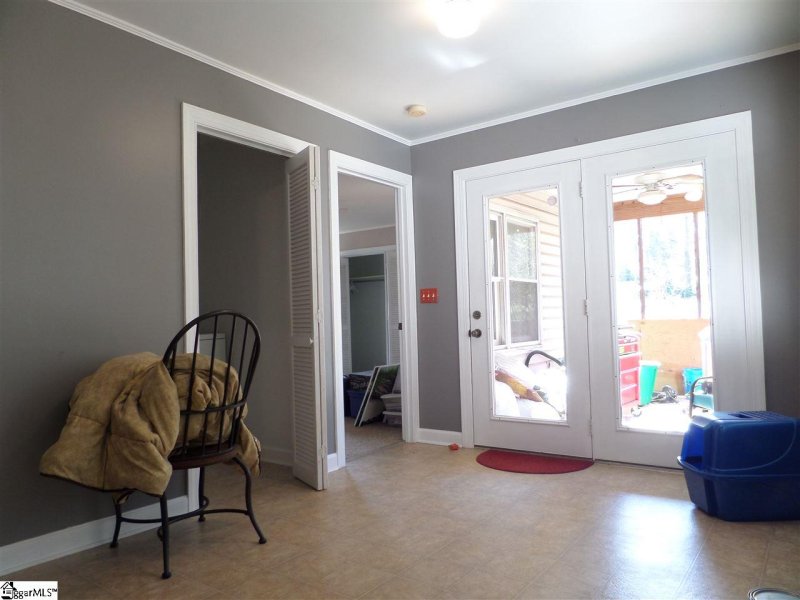 Property image 5 at 303 Courtney Circle, Greenville, SC 29617