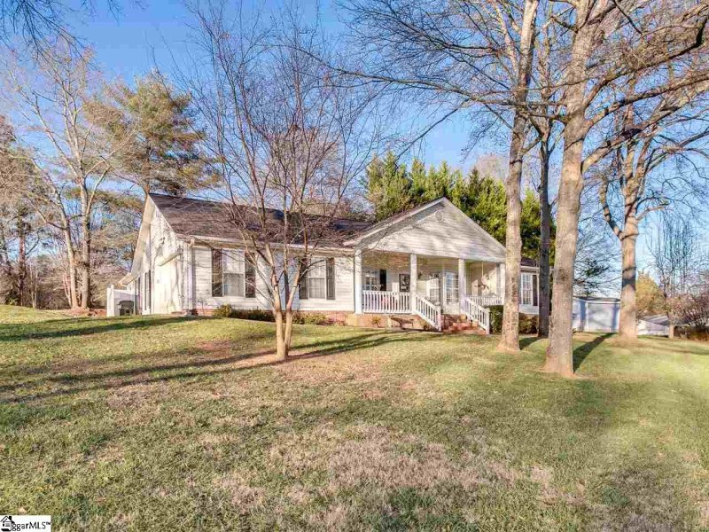 Property image 2 at 100 Lakecrest Drive, Greer, SC 29651