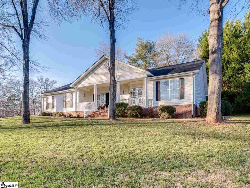 Property image 3 at 100 Lakecrest Drive, Greer, SC 29651