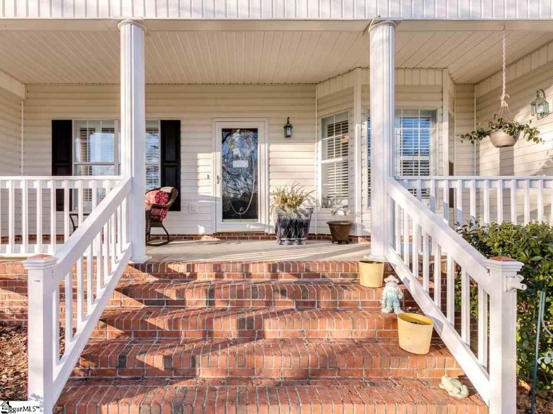 Property image 4 at 100 Lakecrest Drive, Greer, SC 29651