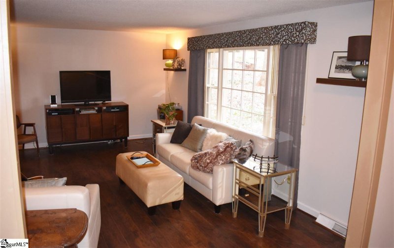 Property image 2 at 5 Roe Court, Greenville, SC 29617