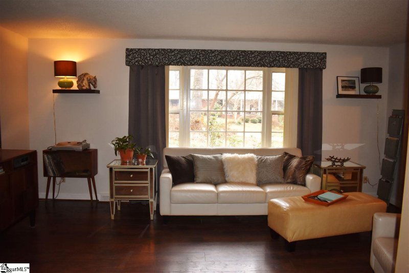 Property image 4 at 5 Roe Court, Greenville, SC 29617