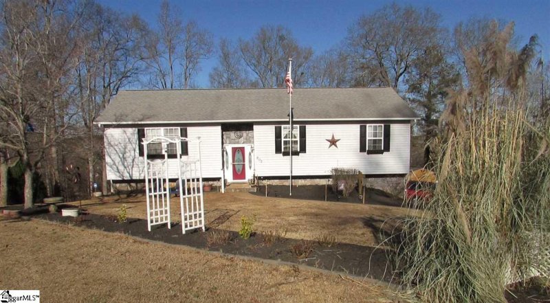 Property image 2 at 203 Palmetto Circle, Greer, SC 29651