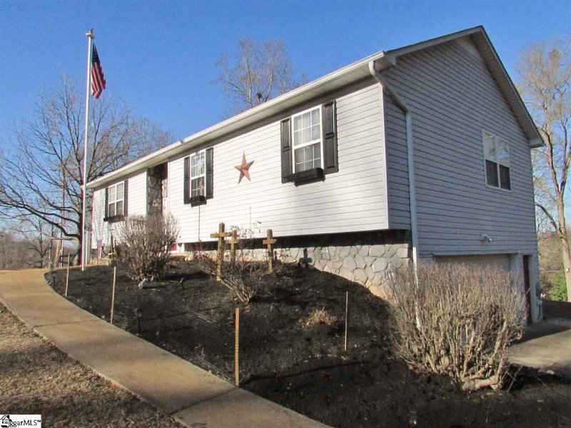 Property image 5 at 203 Palmetto Circle, Greer, SC 29651