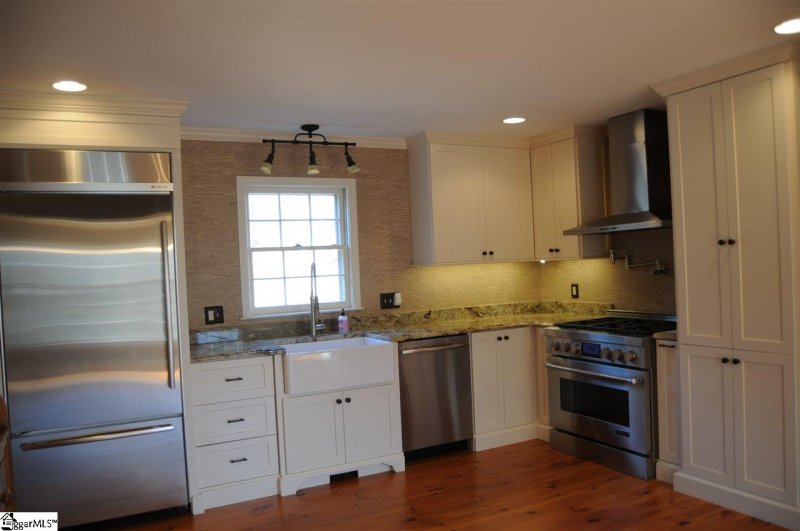 Property image 2 at 100 Peachtree Drive, Greer, SC 29651