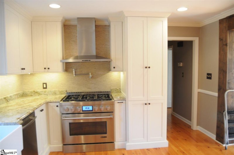 Property image 4 at 100 Peachtree Drive, Greer, SC 29651