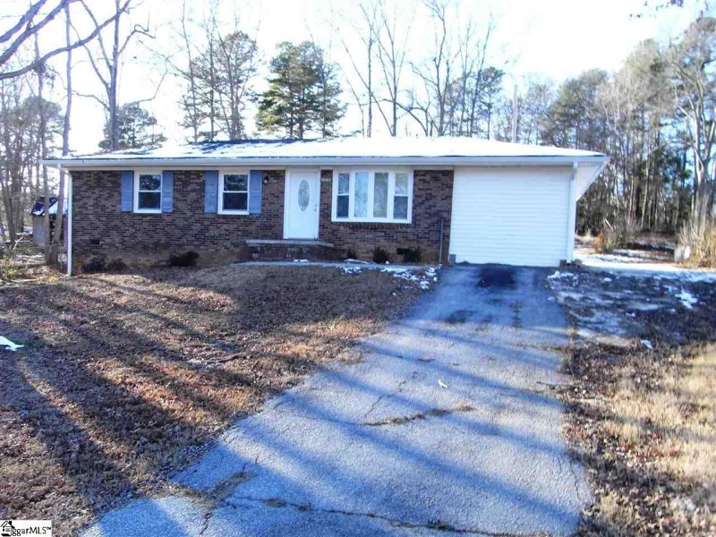 Property image 2 at 105 Yorktown Drive, Fountain Inn, SC 29644-1660