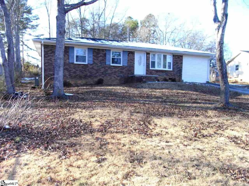 Property image 3 at 105 Yorktown Drive, Fountain Inn, SC 29644-1660