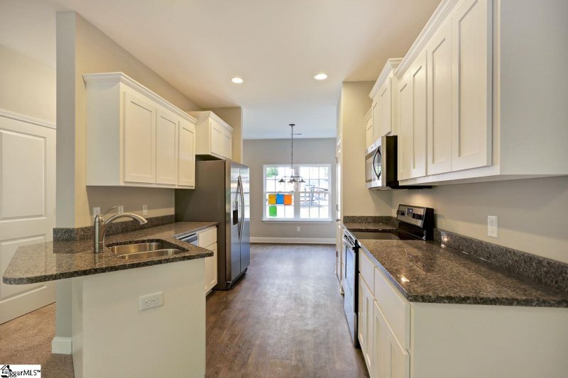 Property image 3 at 102 VILLAGE Court, Greer, SC 29650