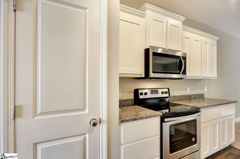 Property image 4 at 102 VILLAGE Court, Greer, SC 29650