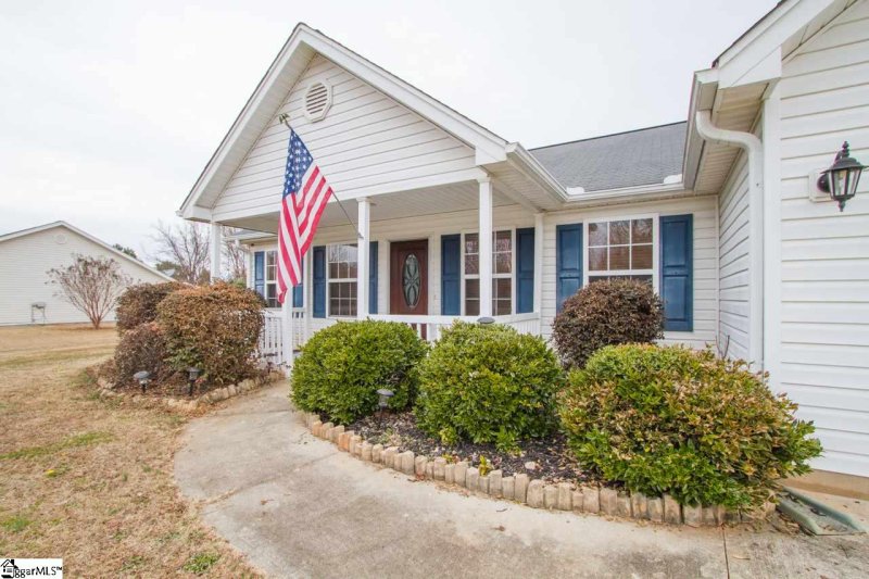 Property image 3 at 114 Kensett Drive, Williamston, SC 29697