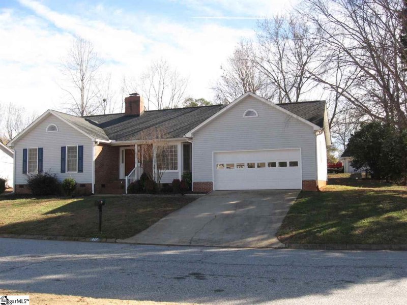 Property image 2 of 217 Hatteras Lane in Ambergate, Simpsonville, SC 29680