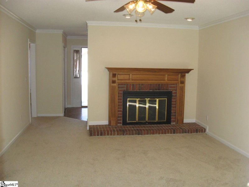 Property image 3 of 217 Hatteras Lane in Ambergate, Simpsonville, SC 29680