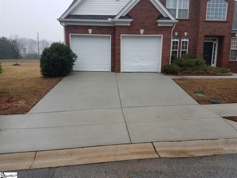 Property image 4 at 329 Surrywood Drive, Greenville, SC 29607