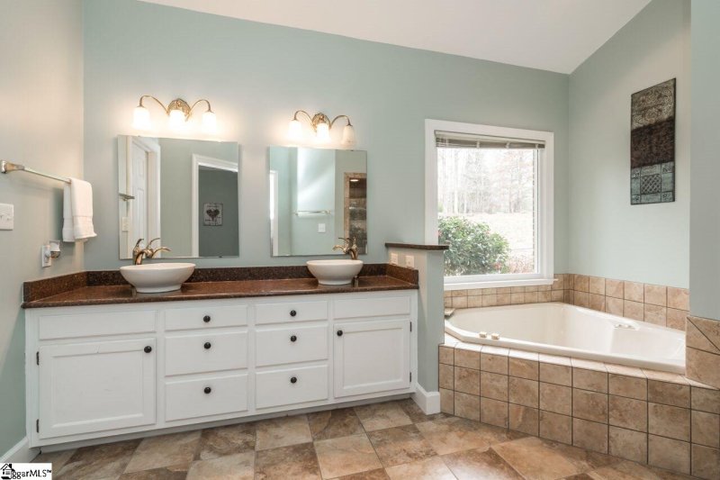 Property image 5 at 407 Woodgrove Trace, Spartanburg, SC 29301