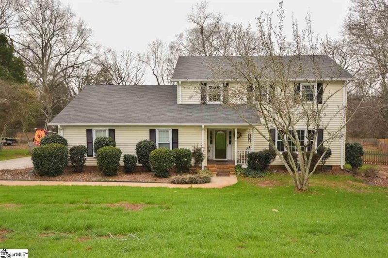 110 Chestnut Oaks Circle