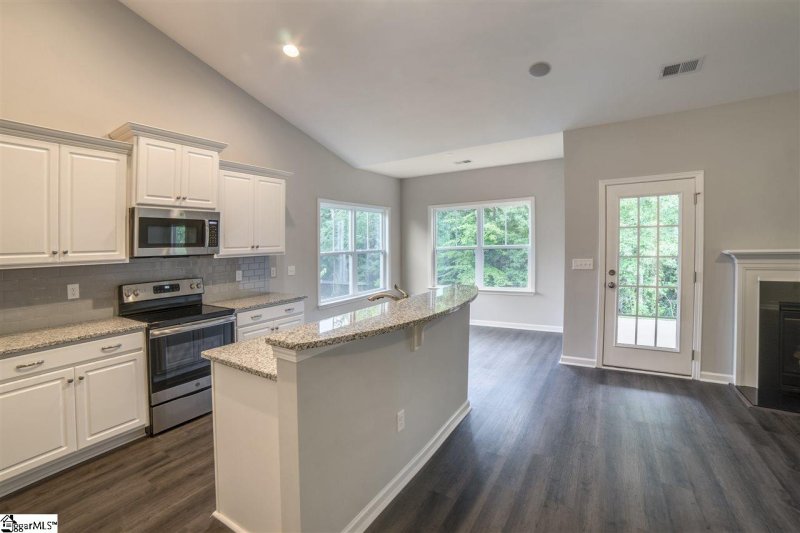 Property image 5 at 284 Autumn Glen Drive, Spartanburg, SC 29303