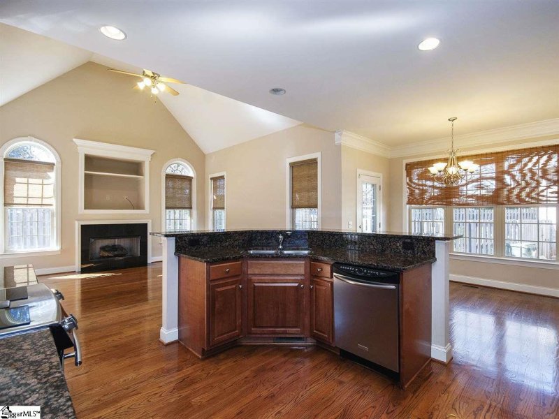 Property image 2 at 10 Ruby Lake Lane, Simpsonville, SC 29681