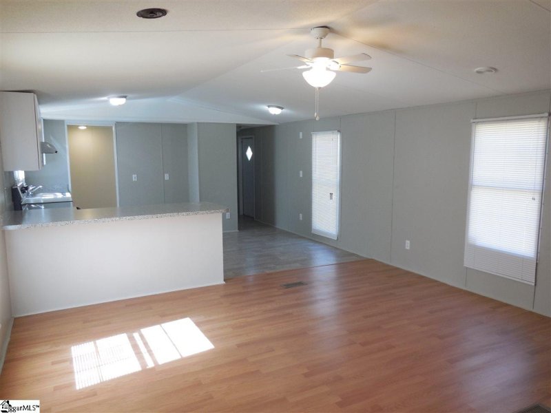 Property image 3 at 8 Redbarn Court, Simpsonville, SC 29680