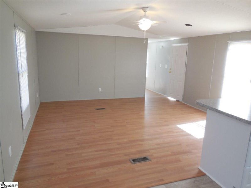 Property image 4 at 8 Redbarn Court, Simpsonville, SC 29680