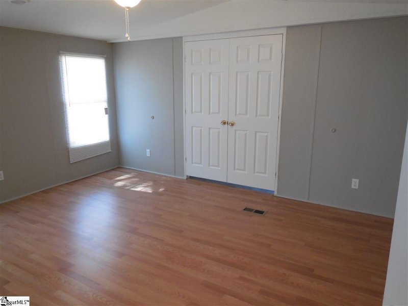 Property image 5 at 8 Redbarn Court, Simpsonville, SC 29680