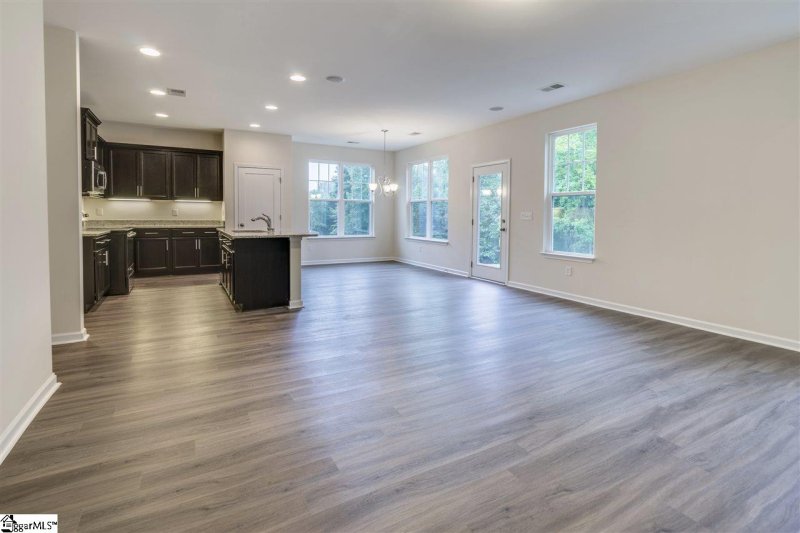 Property image 3 at 276 Autumn Glen Drive, Spartanburg, SC 29303