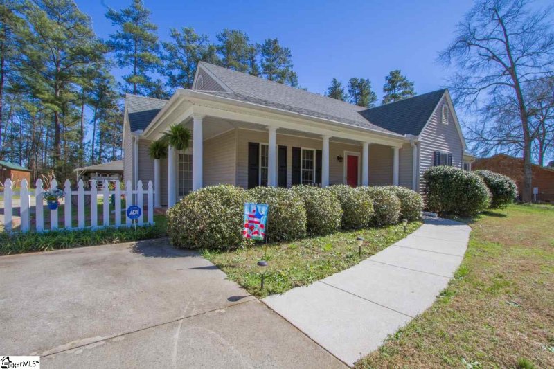 Property image 2 at 238 Bay Ridge Drive, Townville, SC 29689