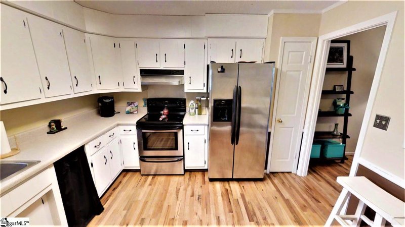 Property image 3 at 111 VILLAGE Court, Greer, SC 29651