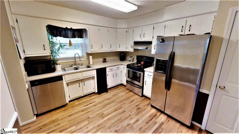 Property image 4 at 111 VILLAGE Court, Greer, SC 29651