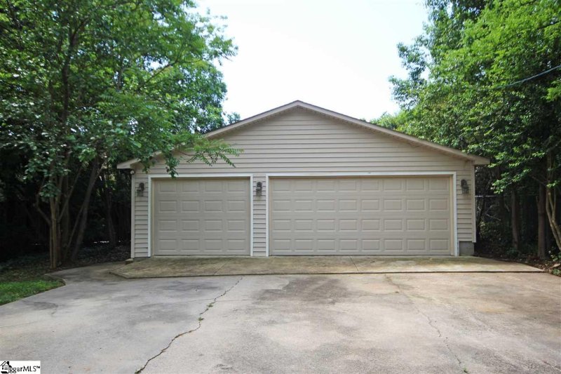 Property image 3 at 202 Sweetbriar Road, Greenville, SC 29607