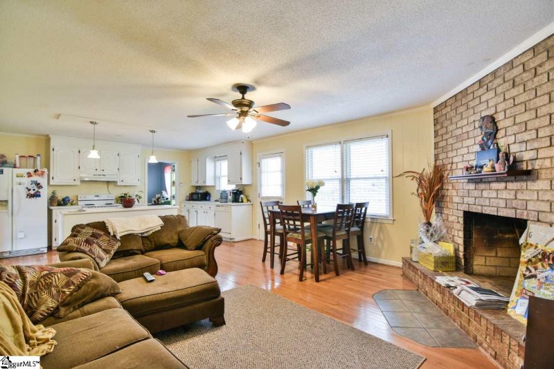 Property image 2 at 305 Golden Grove Circle, Piedmont, SC 29673